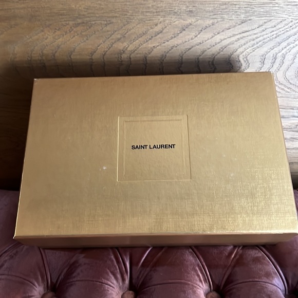 YSL MEDIUM ENVELOPE FLAP BAG - lightly used, no damage- original package - Picture 5 of 8